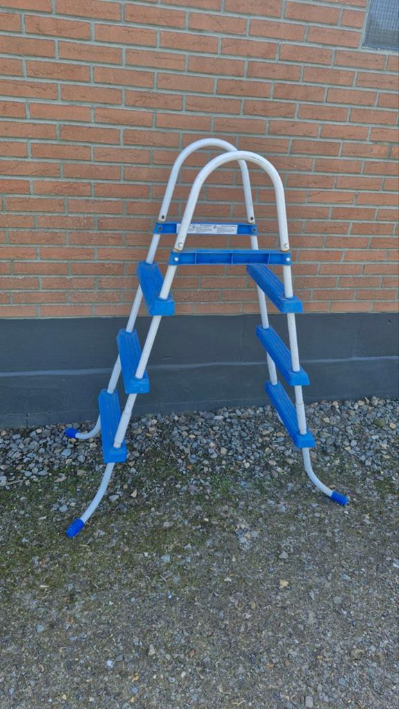 Gratis zwembadladder, Ophalen