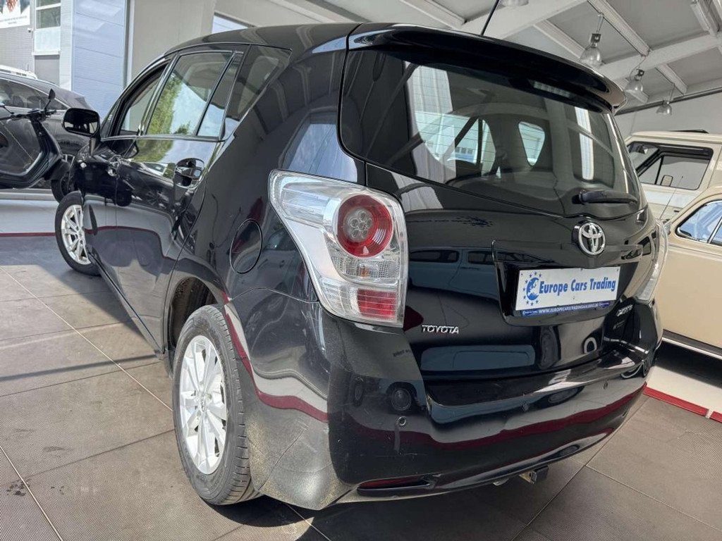 Toyota Verso 2.0D-4D 126CH TOIT PANORAMIQUE GAR 12M, Auto's, Toyota, Stof, 93 kW, Zwart, https://public.car-pass.be/vhr/7b50fdb7-0c7a-4ce4-9d56-a07595468336