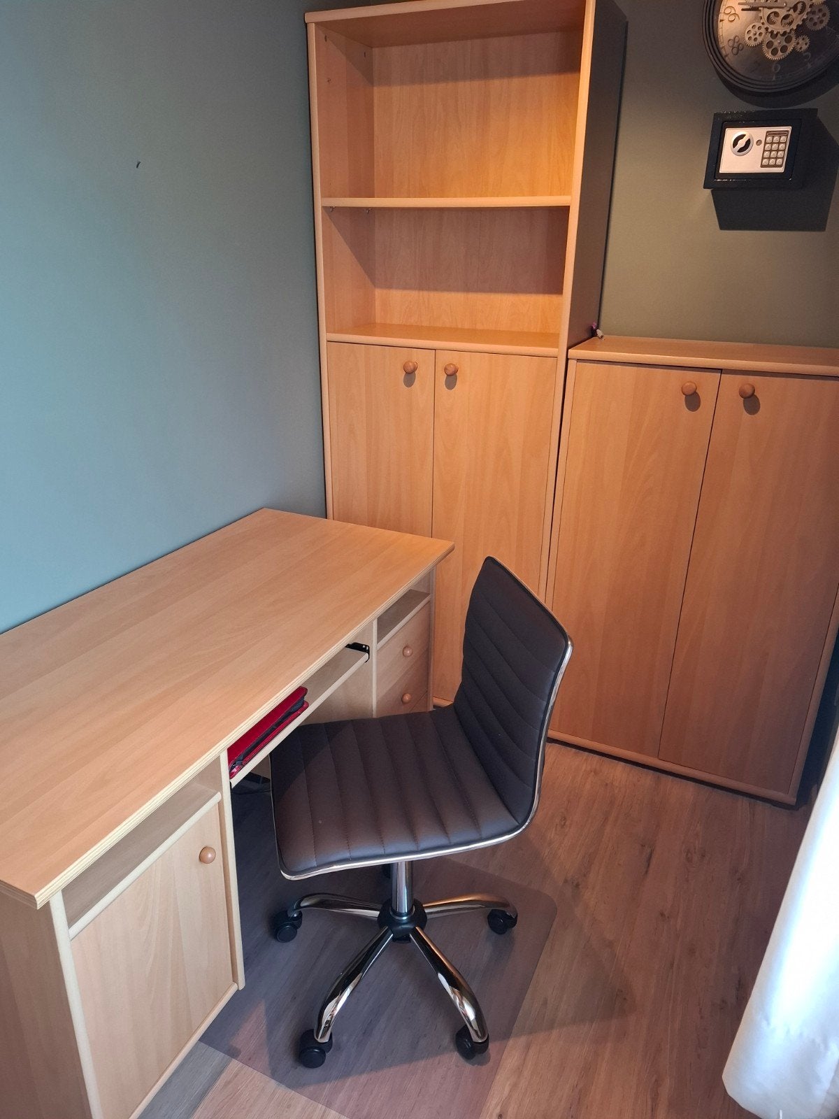 bureau met kasten en stoel, Maison & Meubles, Armoires | Meubles ordinateur, Enlèvement, Comme neuf, Autres essences de bois
