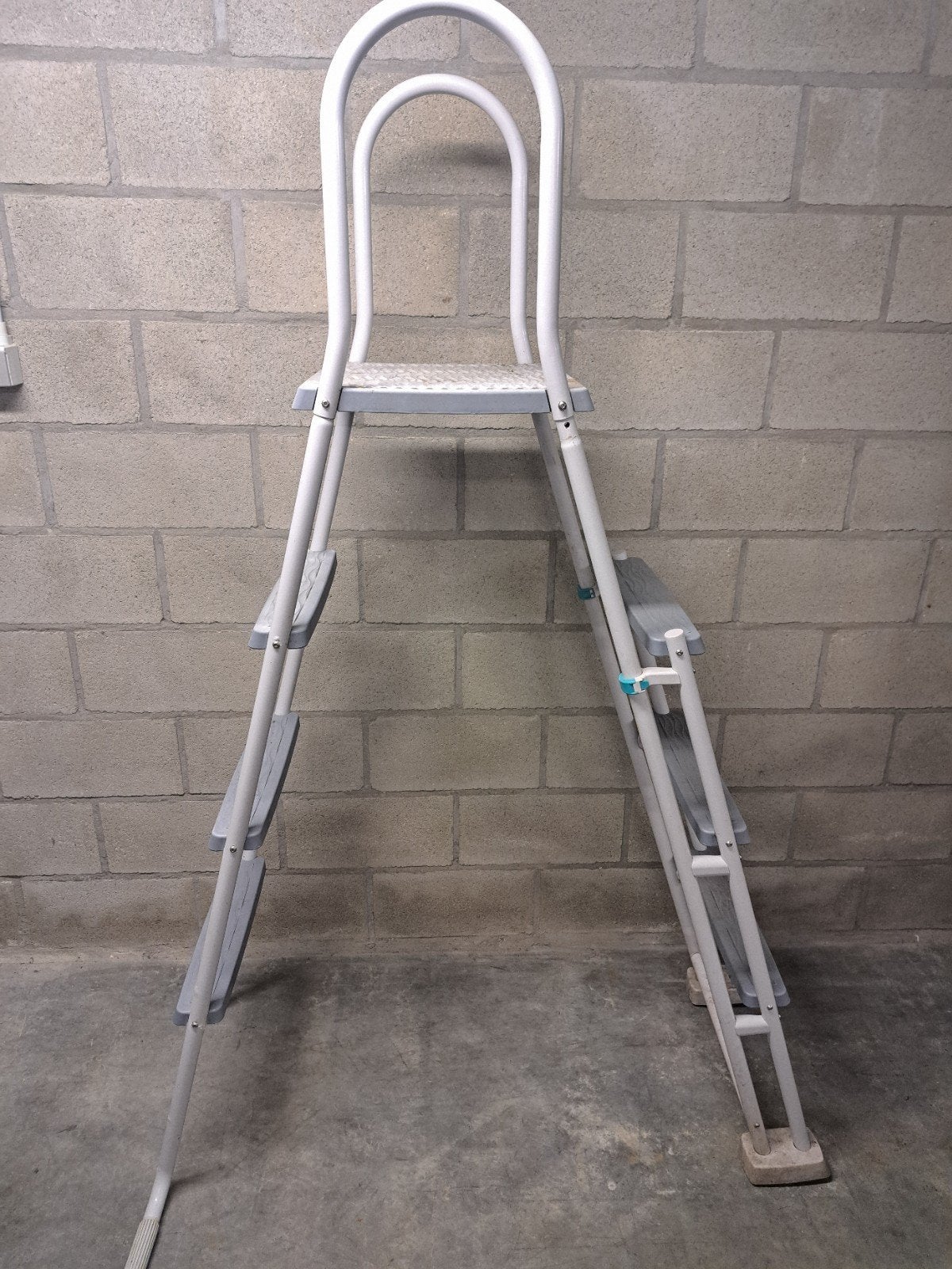 Zwembad ladder trap, Ophalen, Ladder