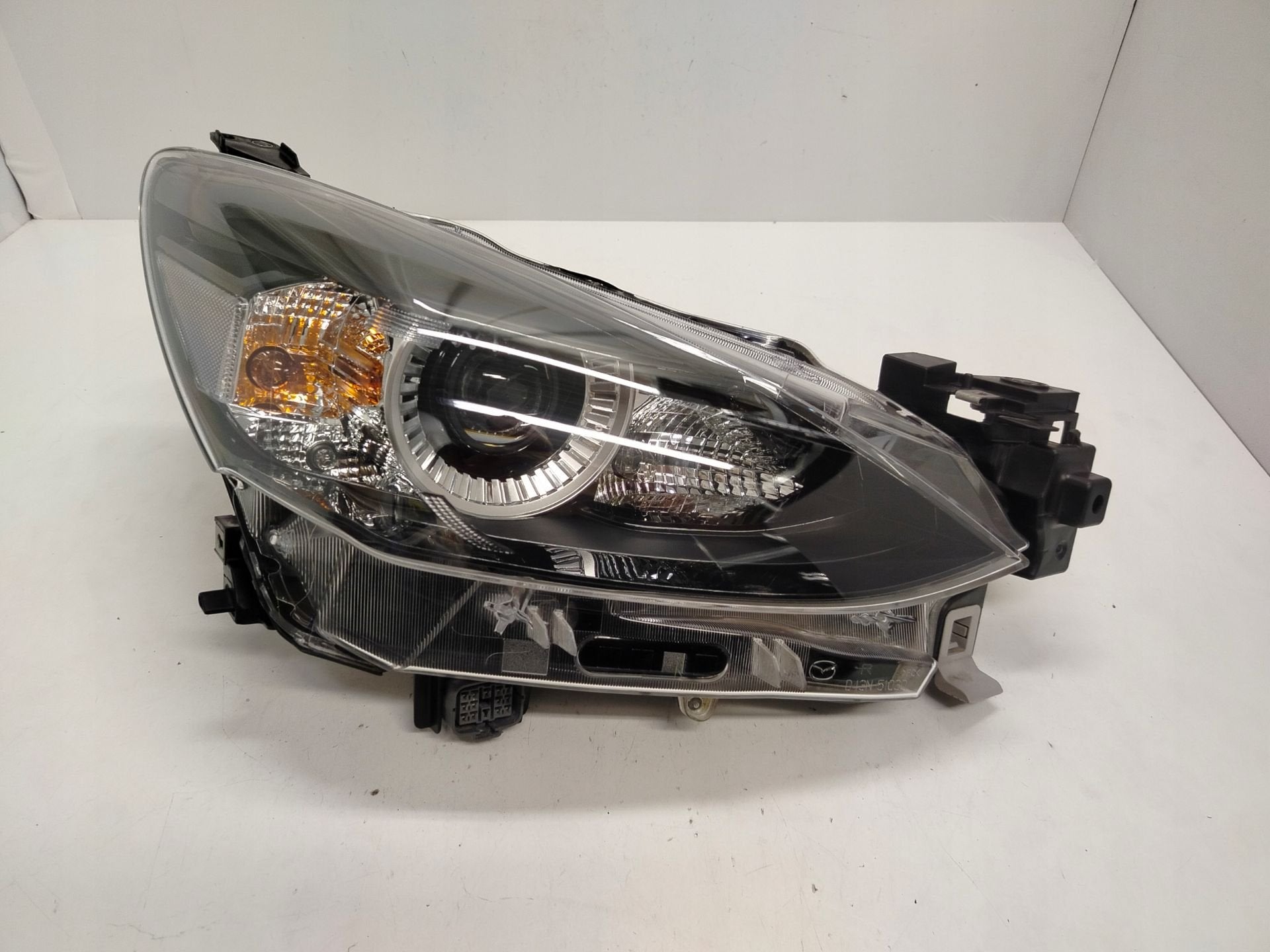 Phare droit Mazda 2, Shinchi, Fuchu-Cho 3-1
730-8670  Hiroshima, Mazda Motor Corporation, Info@mazda.co.jp, Mazda