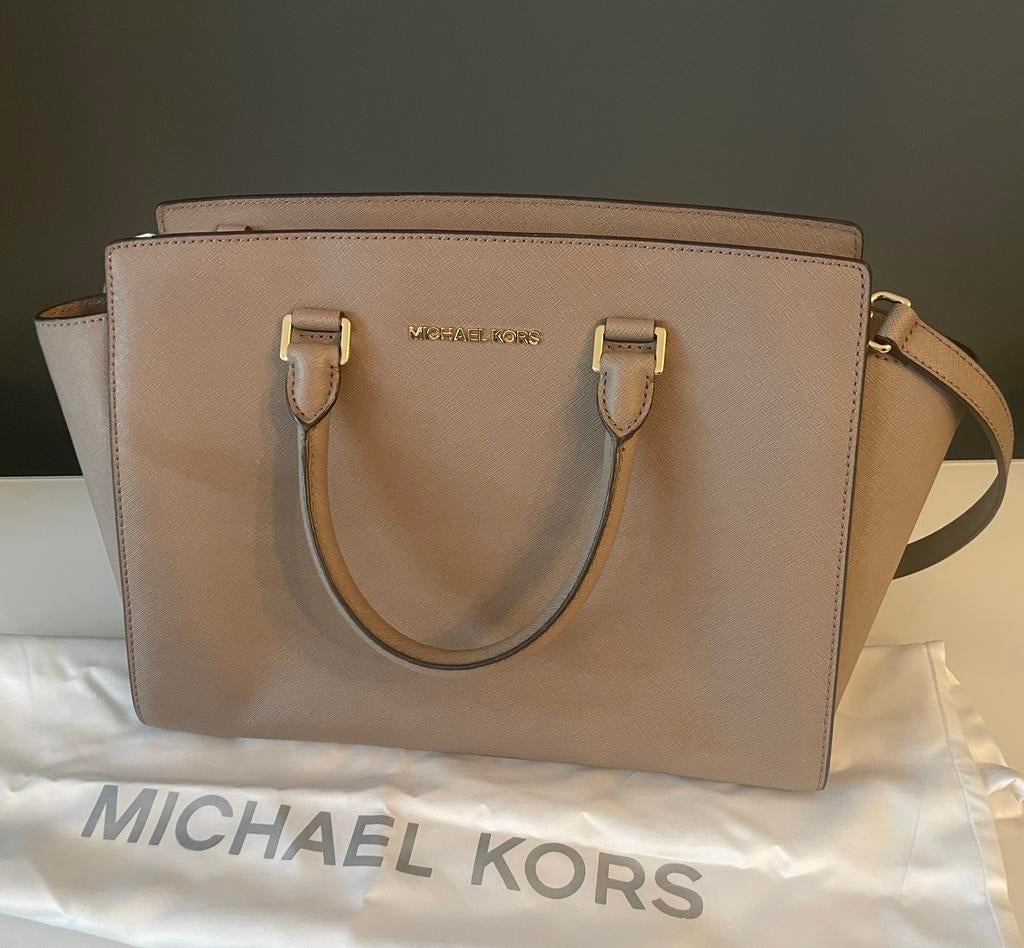 Michael Kors - Selma - kleur: zand/taupe, Handtassen en Accessoires, Tassen | Damestassen, Ophalen, Zo goed als nieuw, Handtas