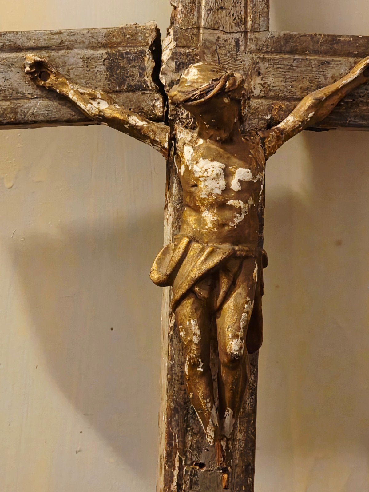Laat 16 eeuw houten kerk kruis met polychroom Christusbeeld, Ophalen of Verzenden, Gebruikt, Beeld(je)