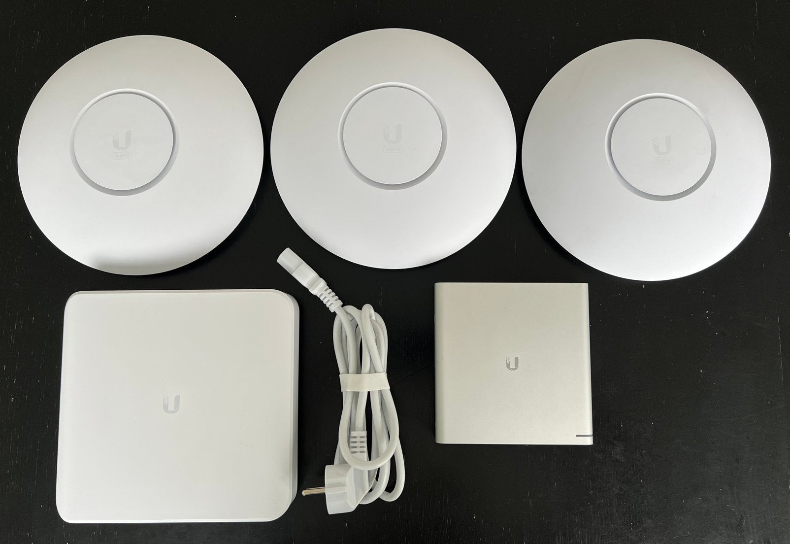UniFi netwerkset: 1x Cloud Key + 3x U6-LR + 1x Switch PoE, Informatique & Logiciels, Enlèvement, Comme neuf