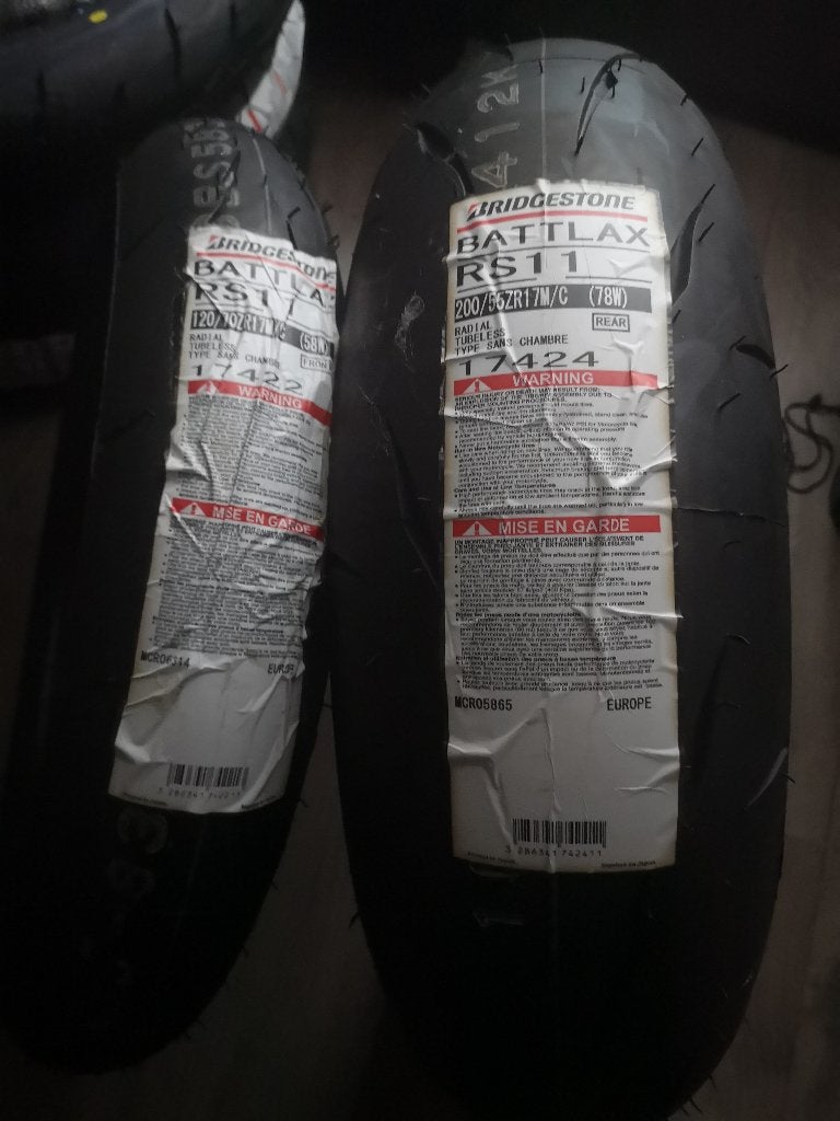 Set neuf de Bridgestone  hypersport RS11 120/200, Ophalen, Nieuw