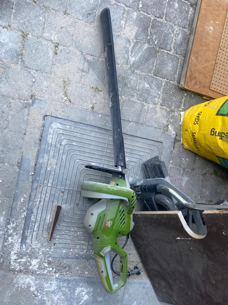Elektrische heggenschaar Lasercut – tuintrimmer, Tuin en Terras, Ophalen, Zo goed als nieuw