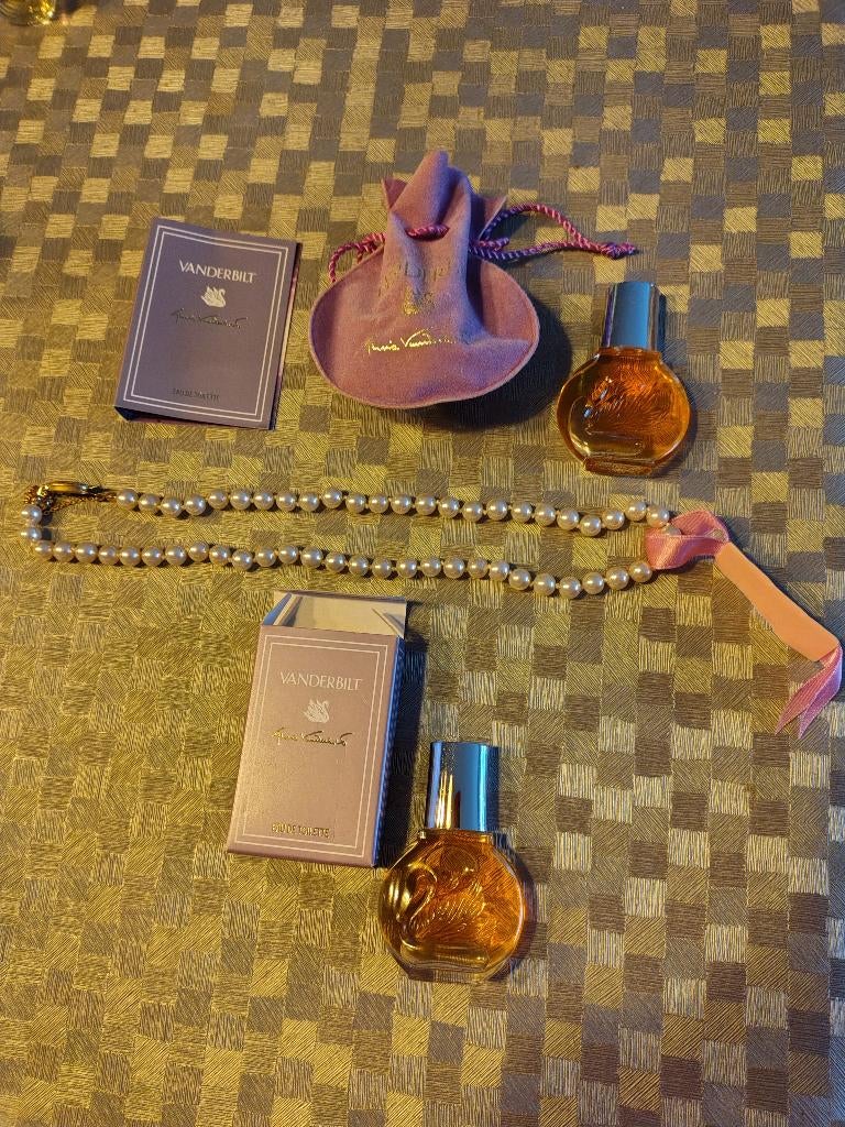 Miniatuur parfum flesje Vanderbilt, Verzamelen, Ophalen, Nieuw, Miniatuur, Gevuld