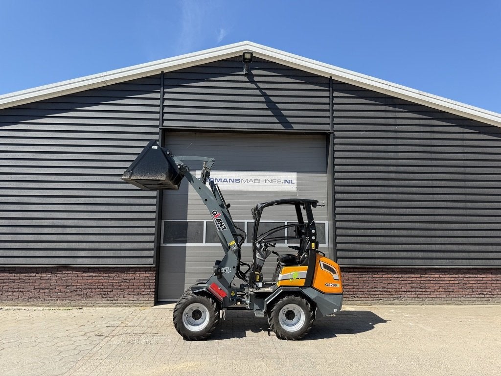 Giant G2200 E minishovel / kniklader ELEKTRISCH 2021, Tobroco, Info@tobroco.nl, Sprendlingenstraat 57
5061 KM  Oisterwijk, NL