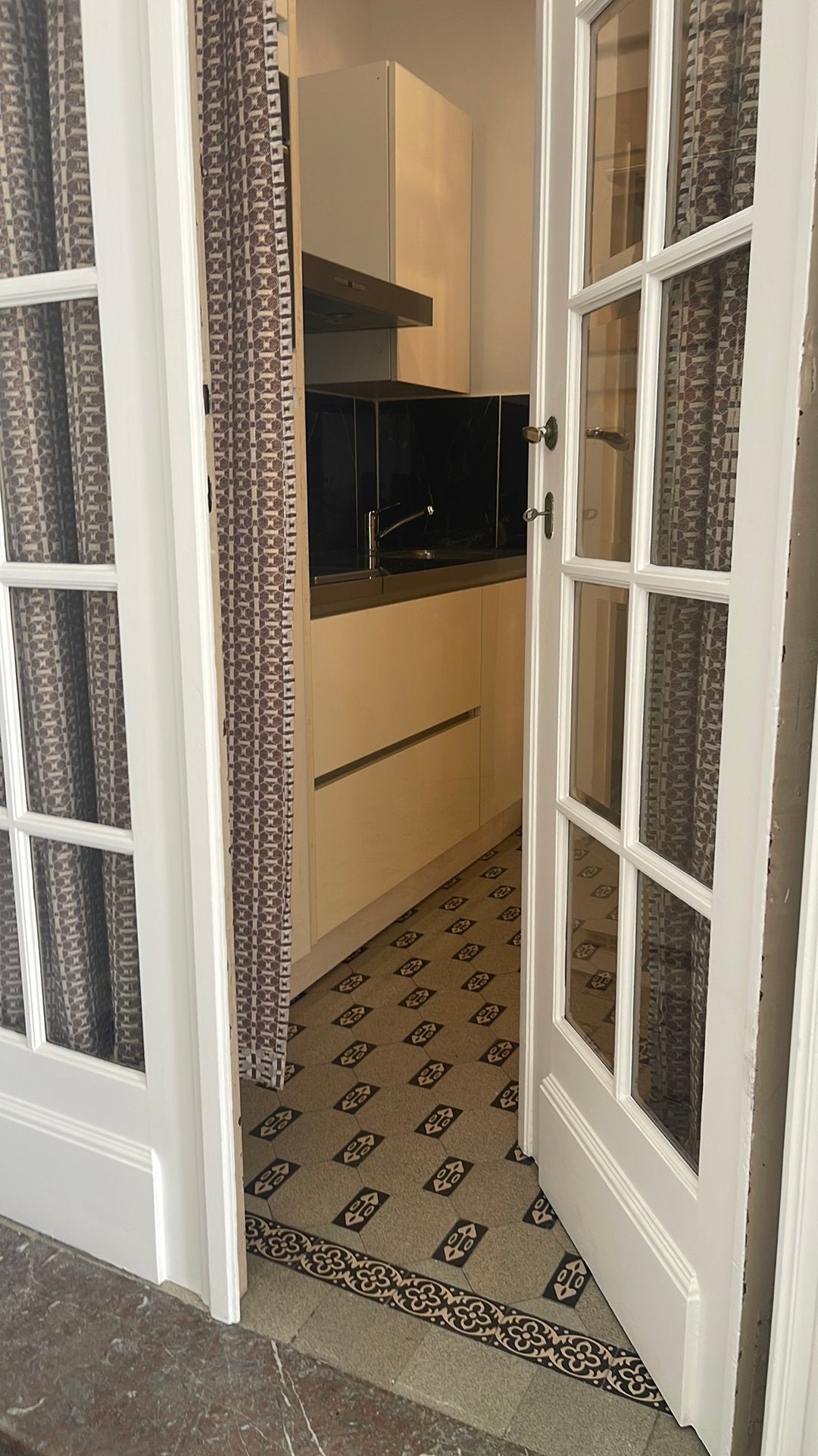 Studio à louer 650€ tout compris ( l’eau+ elec+ chauffage ), Immo, 20 à 35 m², Bruxelles