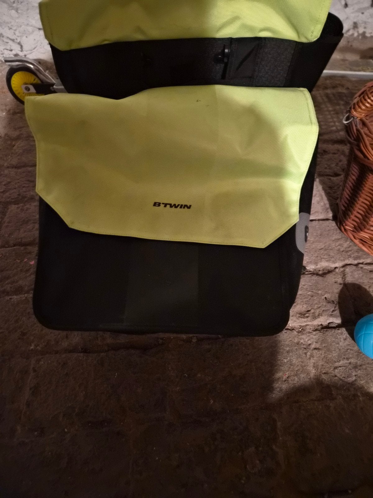 Double sacoche vélo B'TWIN Décathlon pour porte-bagages, Enlèvement