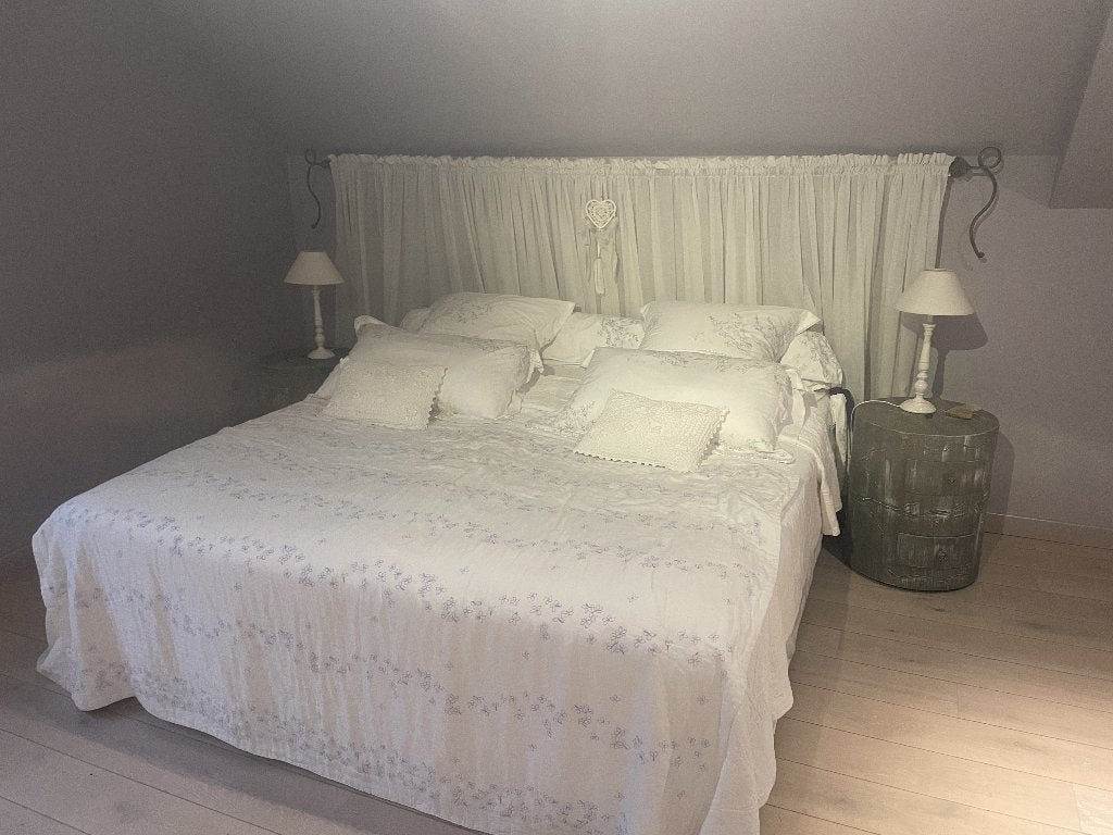 Volledige slaapkamer: bed, nachtkastjes, kaptafel, TV-meubel, Ophalen