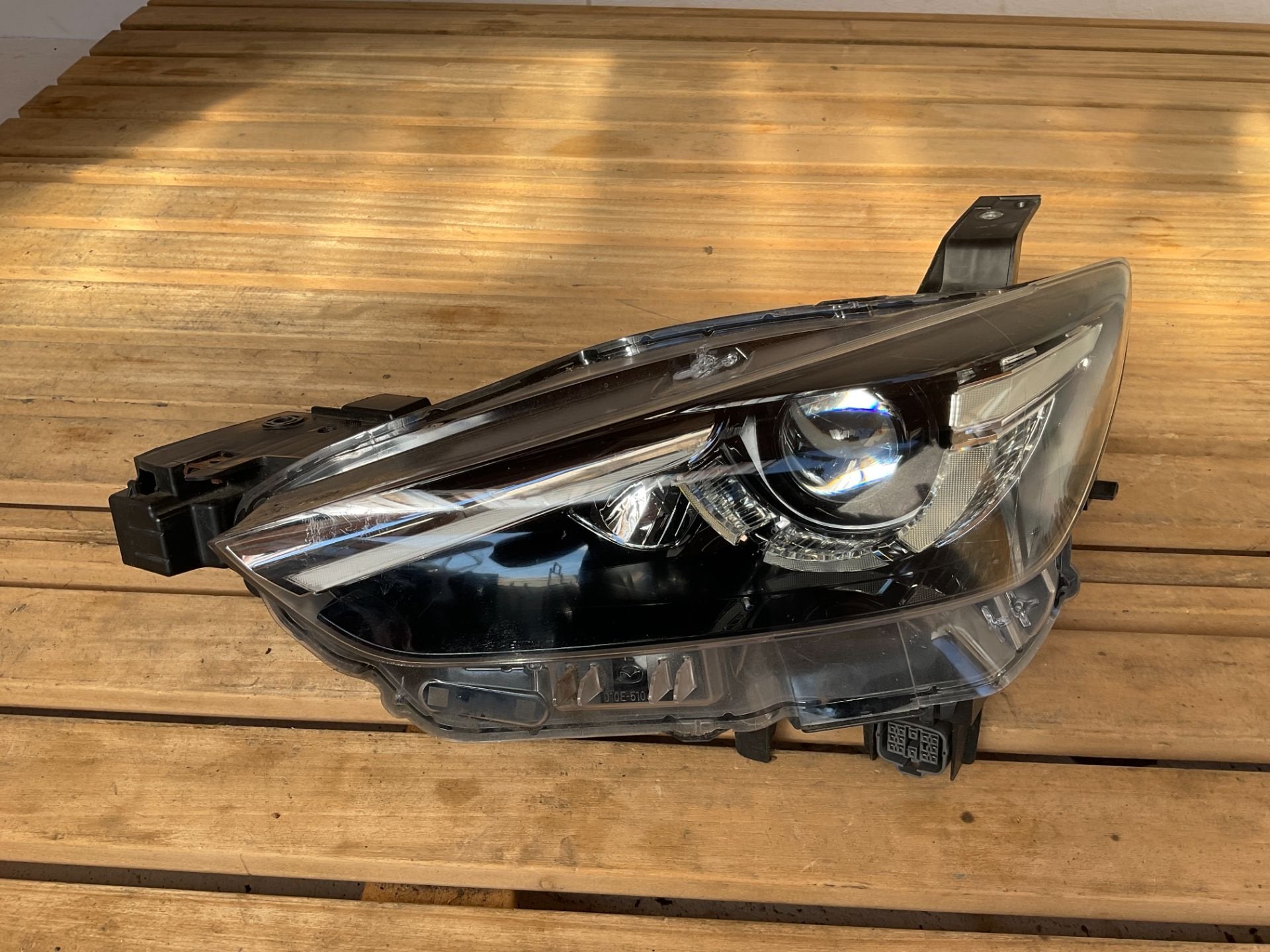 Koplamp Mazda CX-3 CX3 DB2W51030 Links b4-4571A, Shinchi, Fuchu-Cho 3-1
730-8670  Hiroshima, Mazda Motor Corporation, Info@mazda.co.jp