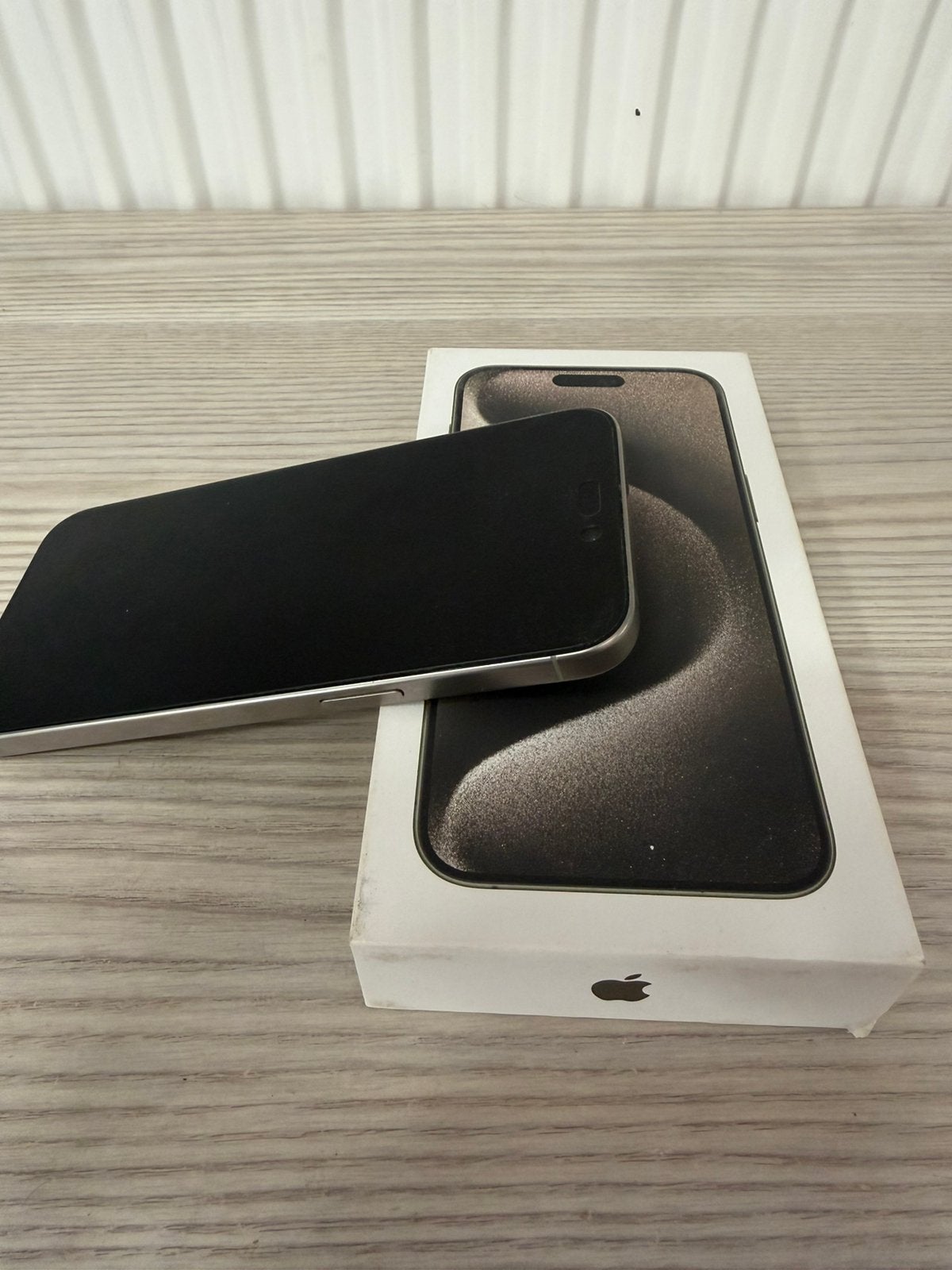 iPhone 15 Pro Max 256GB Naturel Titanium + 4 Hoesjes!, Télécoms, Téléphonie mobile | Apple iPhone, IPhone 15, Comme neuf, Enlèvement