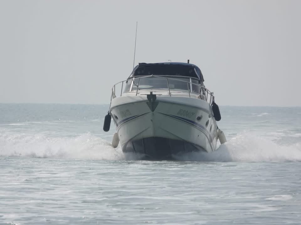 Motorboot 9,4 meter, Watersport en Boten, Motorboten en Motorjachten, Ophalen, Overige merken, Gebruikt, Binnenboordmotor