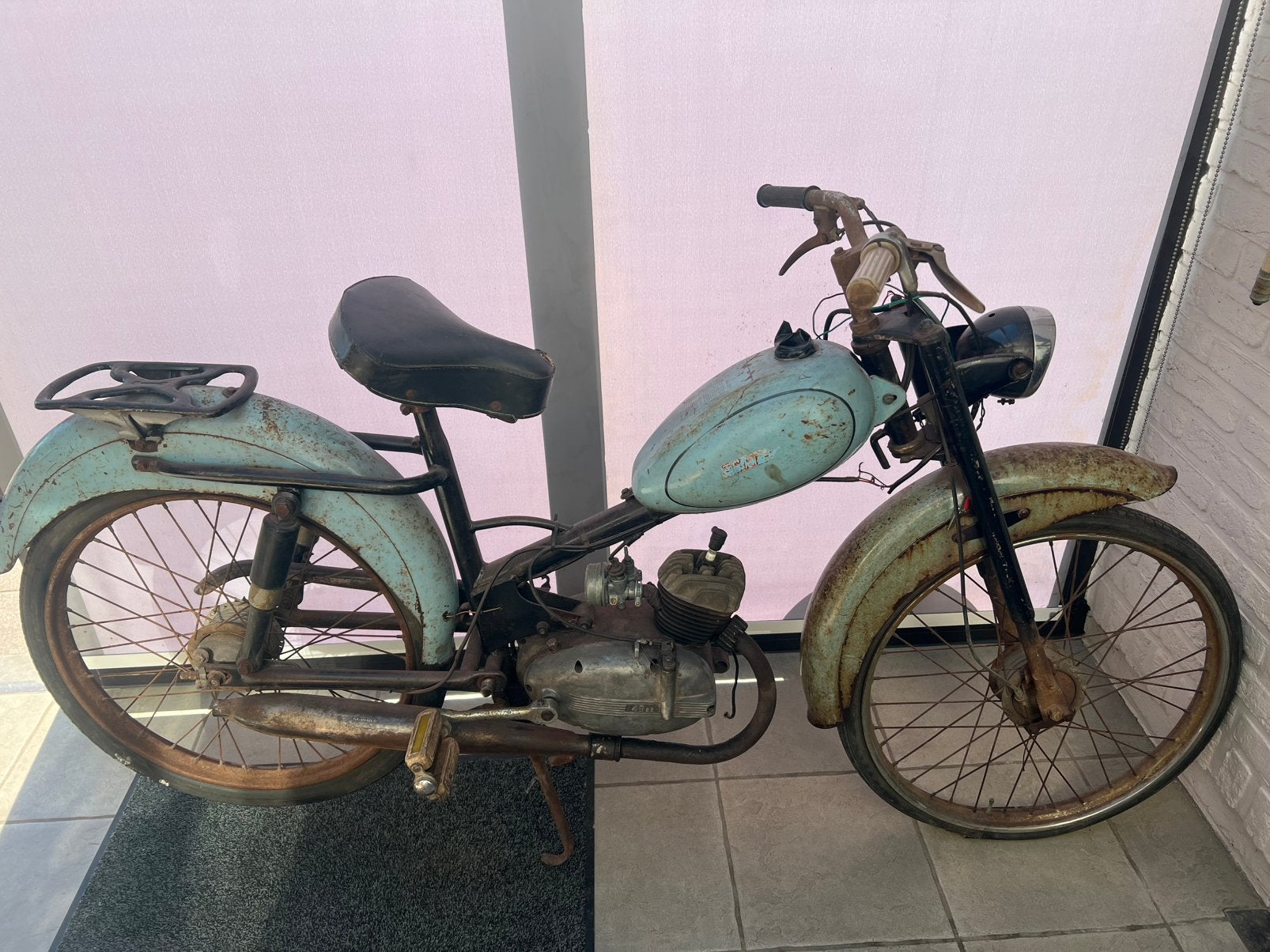 Oude oldtimer brommer / mobylette, Ophalen