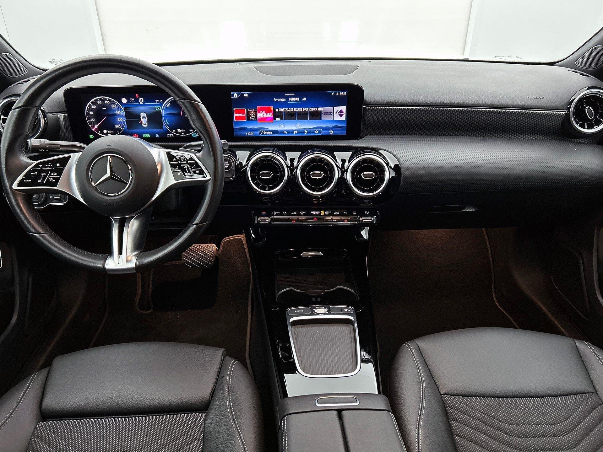 Mercedes-Benz A-klasse 250 e Hatchback Business Line Verwarm, Autos, 4 portes, 16 kWh, Automatique, 1600 kg