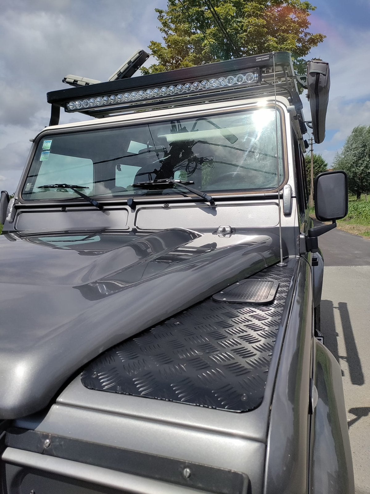 Land Rover Defender, Autos, Land Rover, Particulier, 4x4, Caméra de recul, Air conditionné, Alarme, Verrouillage central, Barres de toit