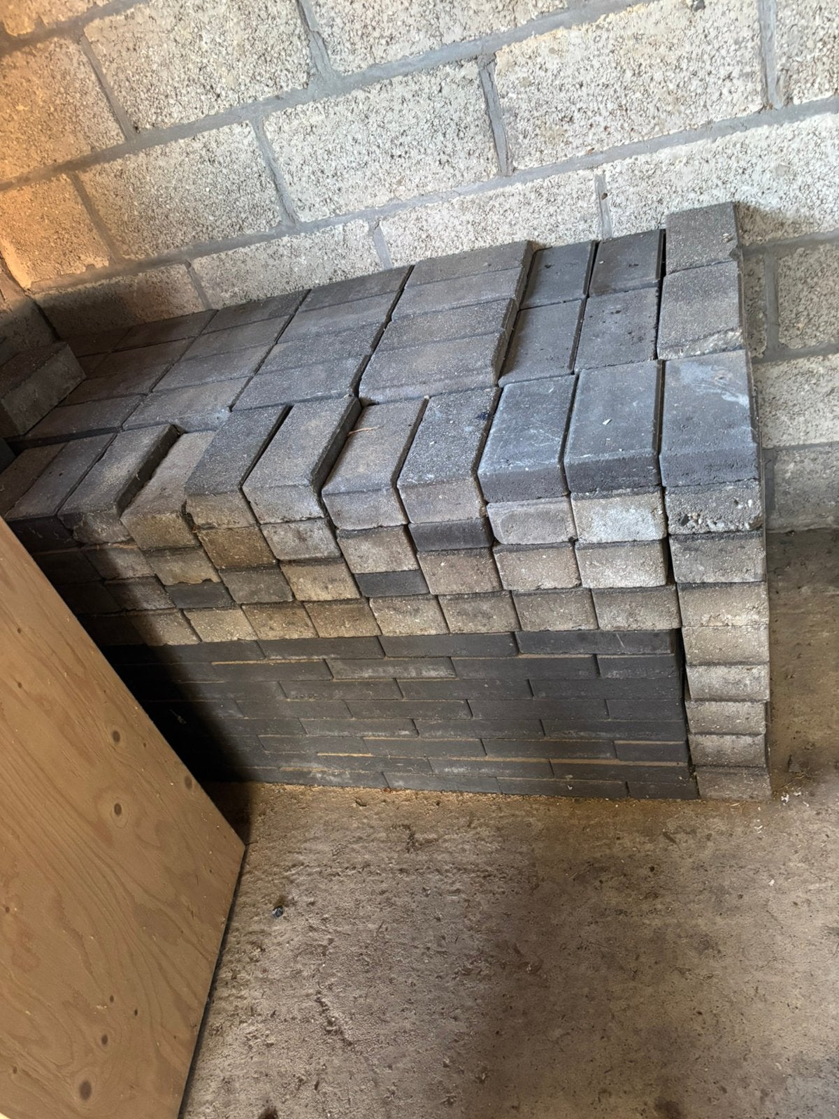 Partij klinkers, 2 soorten, samen ongeveer 444 stuks,, Enlèvement, 5 à 10 m², Briques, Béton