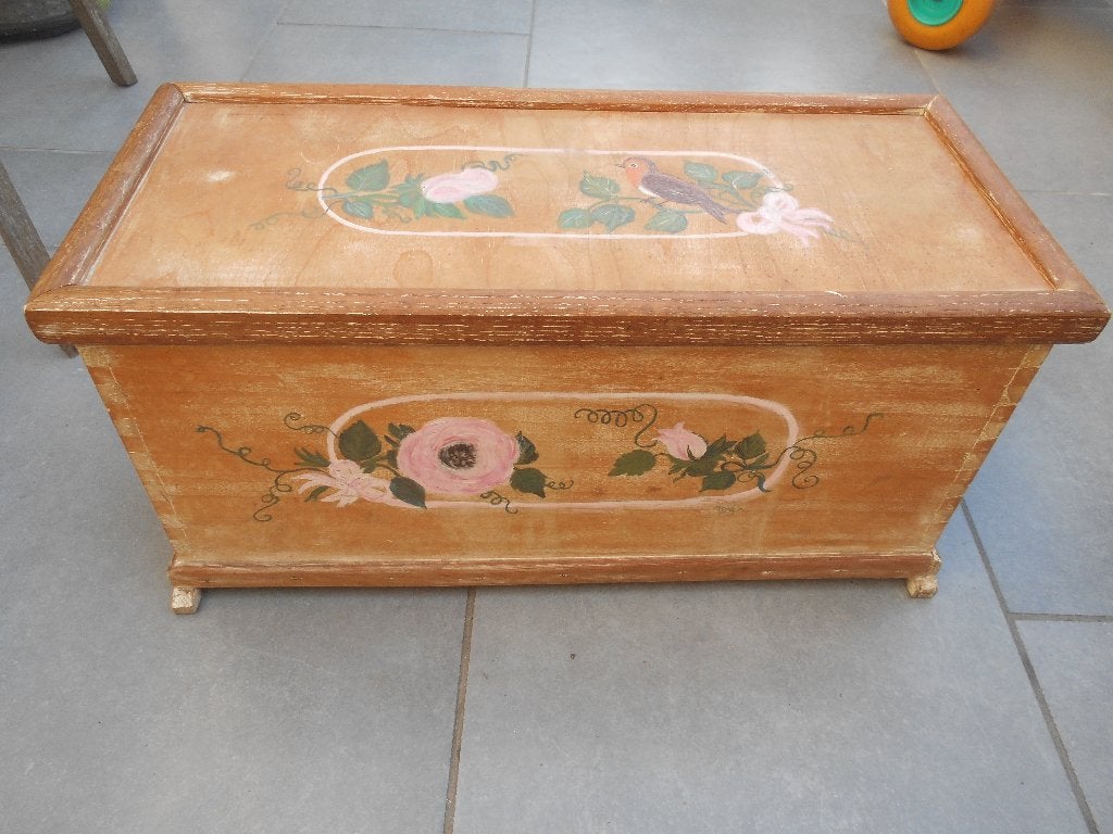 ancien coffre en bois peint ,ouverture glissière au dessus, Maison & Meubles, Accessoires pour la Maison | Coffres, 50 à 100 cm