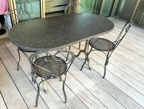 Marmeren tuintafel + 4 stoelen, Tuin en Terras, Ophalen, Gebruikt, Ovaal, Metaal