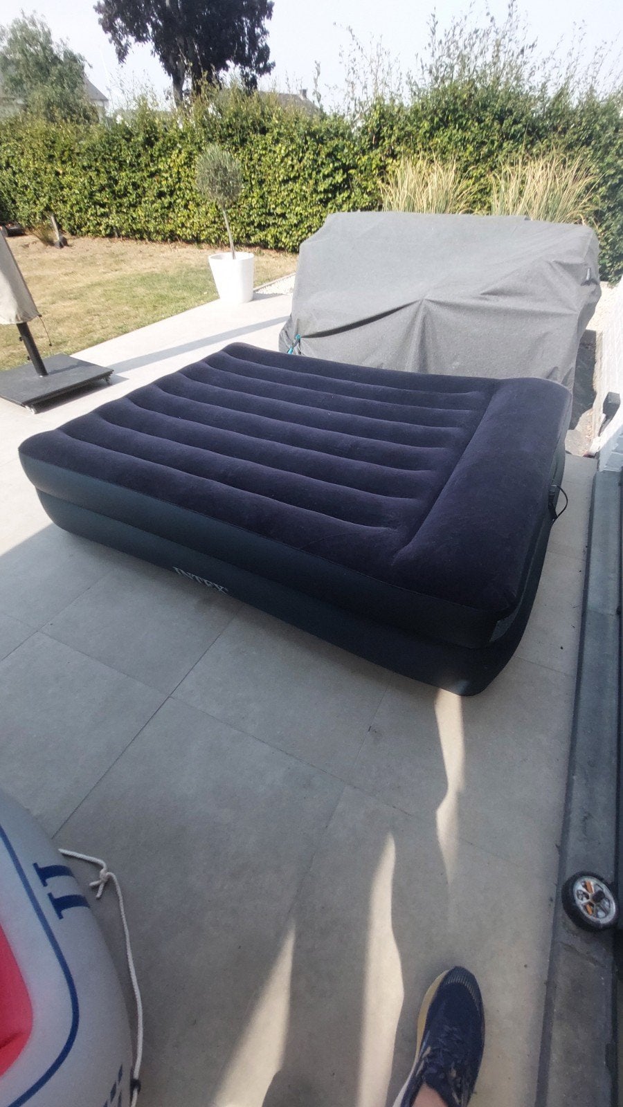 grote luchtmatras met pomp op 230v, Ophalen, Ingebouwde pomp