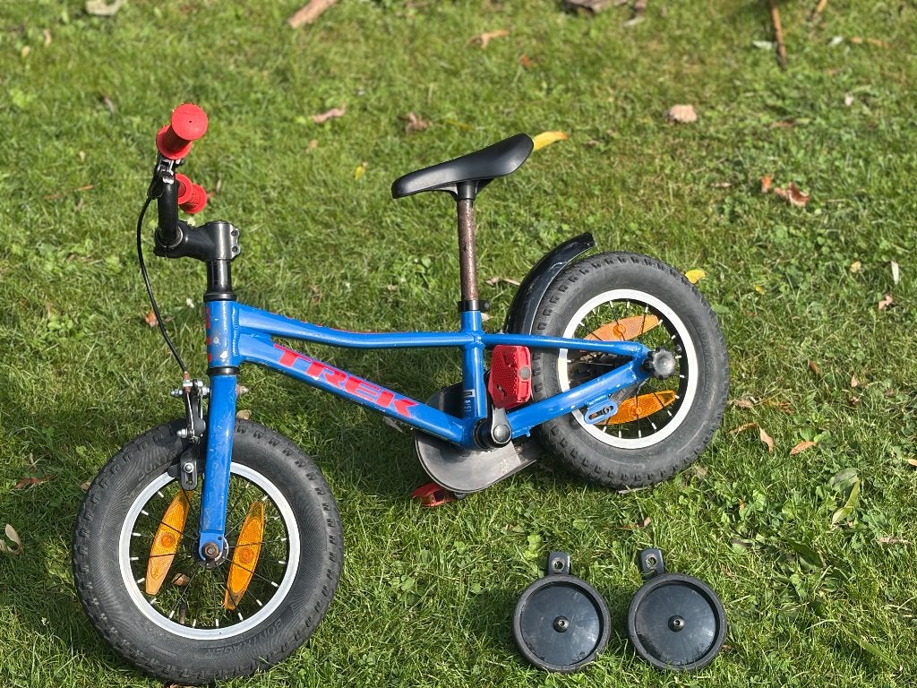 Kinderfiets Trek Precaliber 12” met afneembare zijwieltjes, Fietsen en Brommers, Fietsen | Kinderfietsjes, Gebruikt, Minder dan 16 inch