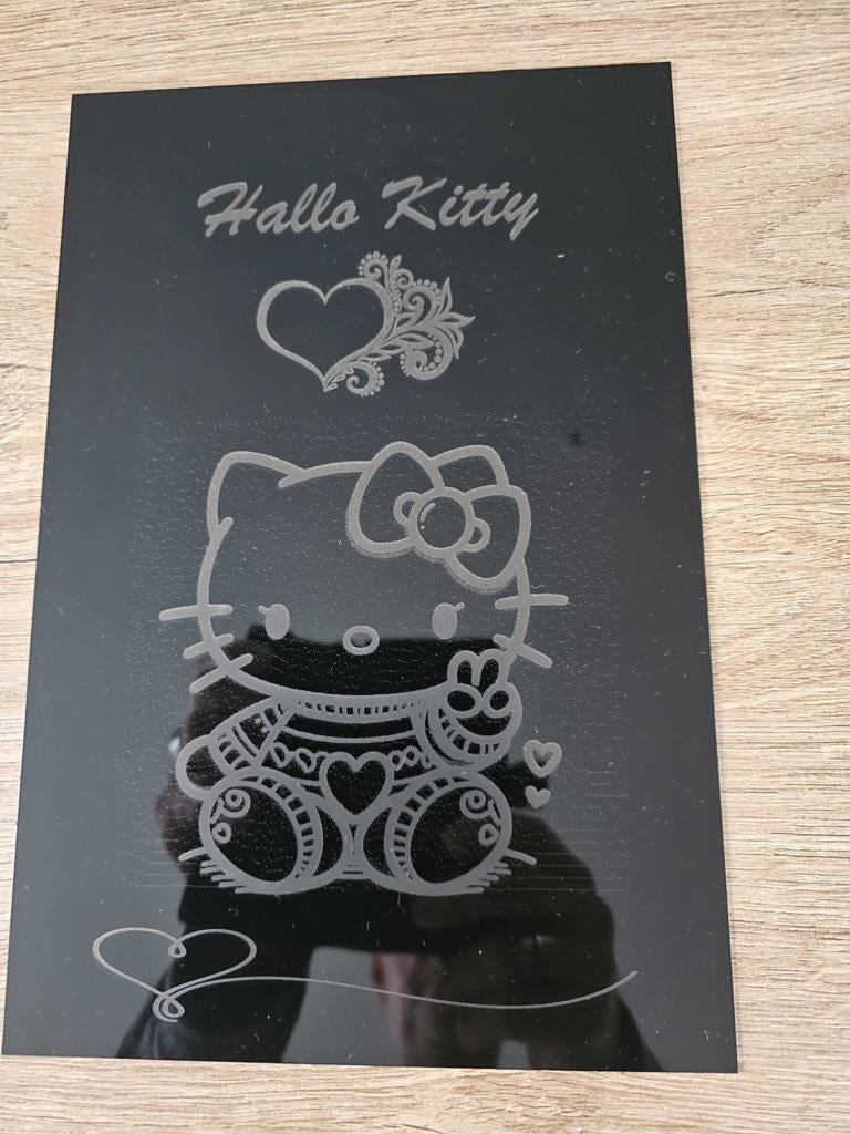 Hallo Kitty laser gravure voor de kids op aluminium, Neuf, Enlèvement ou Envoi, Noir, Moyen (20 à 80 cm)