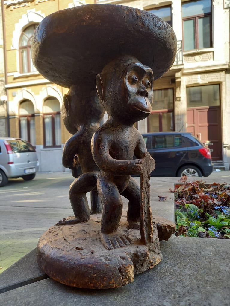 Antieke Luba Caryatid-stoel, Afrikaanse kunst

Land van herk, Ophalen of Verzenden