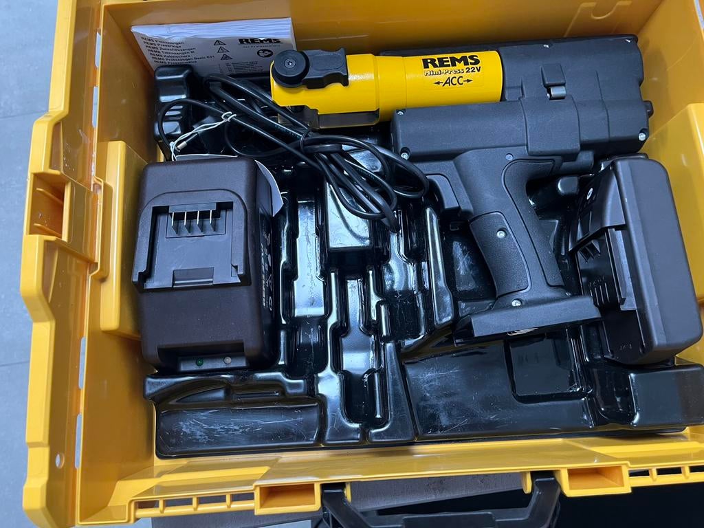 Te koop mini press 22V Acc, Ophalen of Verzenden, Zo goed als nieuw