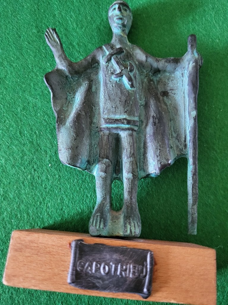 Statuette en bronze socle bois CAPOTRIBU, Enlèvement ou Envoi, Bronze