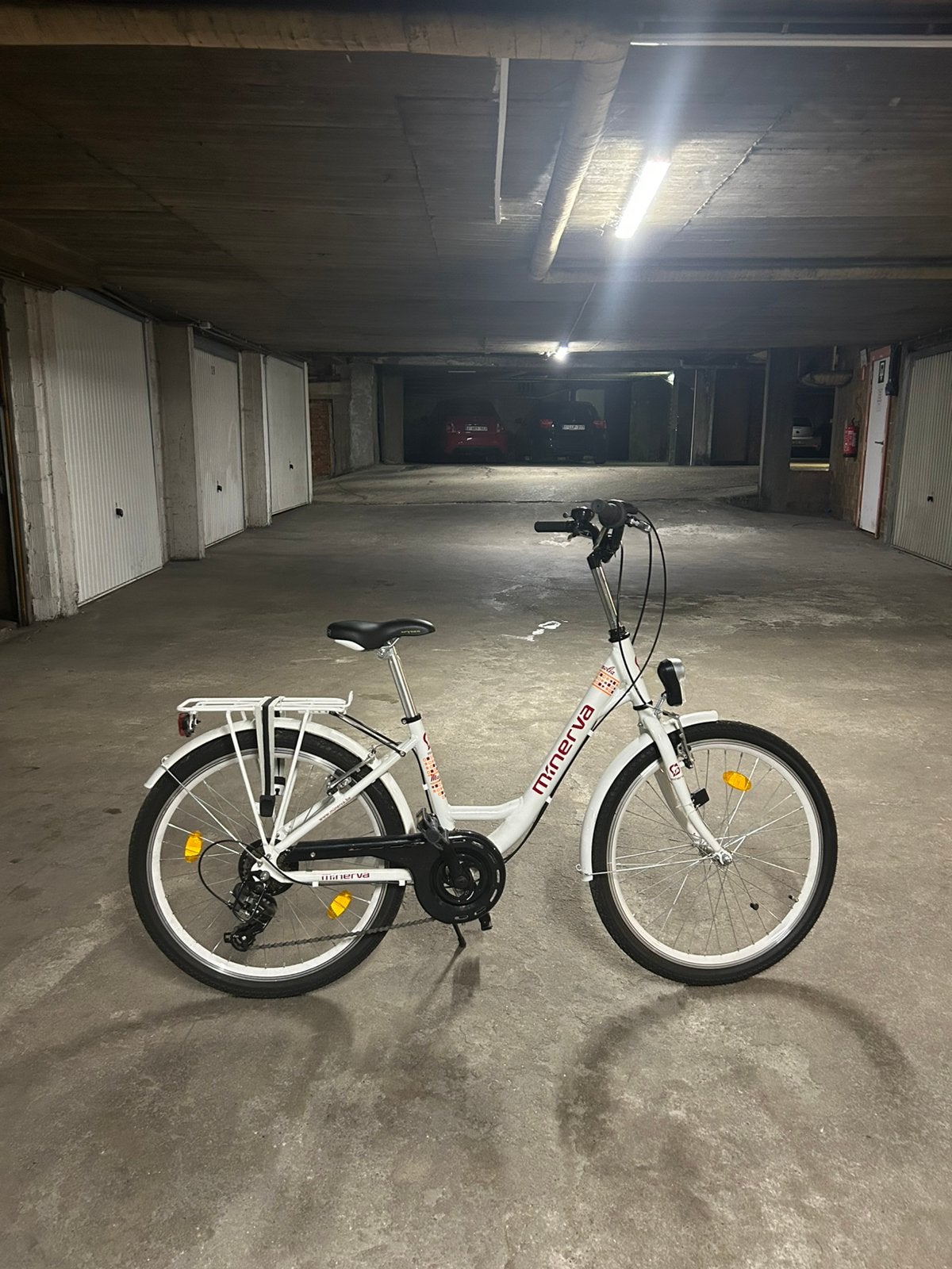 meisjesfiets minerva 24 inch wit, Fietsen en Brommers, Ophalen, Zo goed als nieuw, 24 inch, Versnellingen