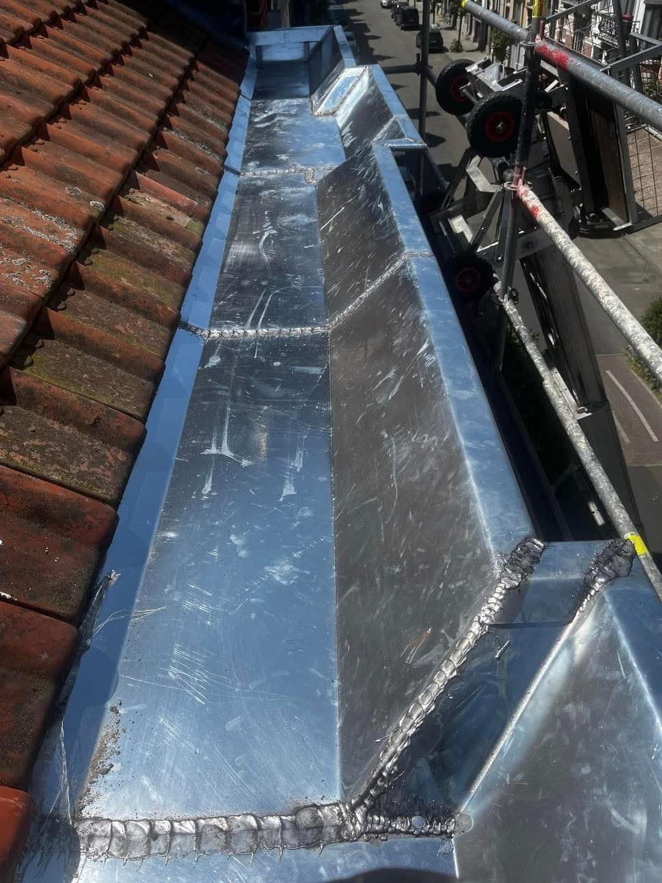 0465657239types de toitures en zinc, Enlèvement ou Envoi, Comme neuf