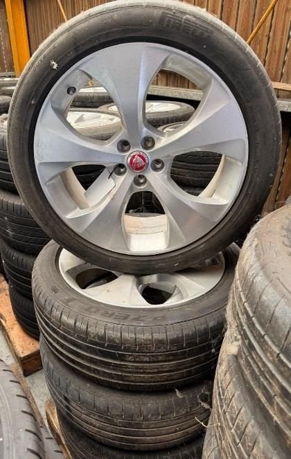 E-pace 2017 Zomerset 245/45 20 Pirelli + sensoren J9C31007SA, Auto-onderdelen, Banden en Velgen, -, -, Banden en Velgen, Ophalen of Verzenden