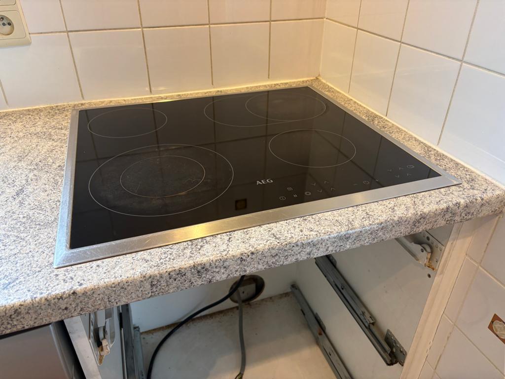 Taque électrique encastrable AEG, 4 zones de cuisson, Encastré, Enlèvement, Utilisé