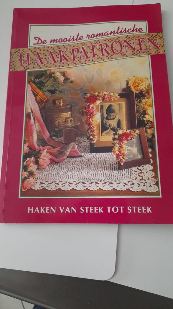 Boek : De mooiste romantische haakpatronen, Hobby en Vrije tijd, Breien en Haken, Ophalen, Zo goed als nieuw, Haken