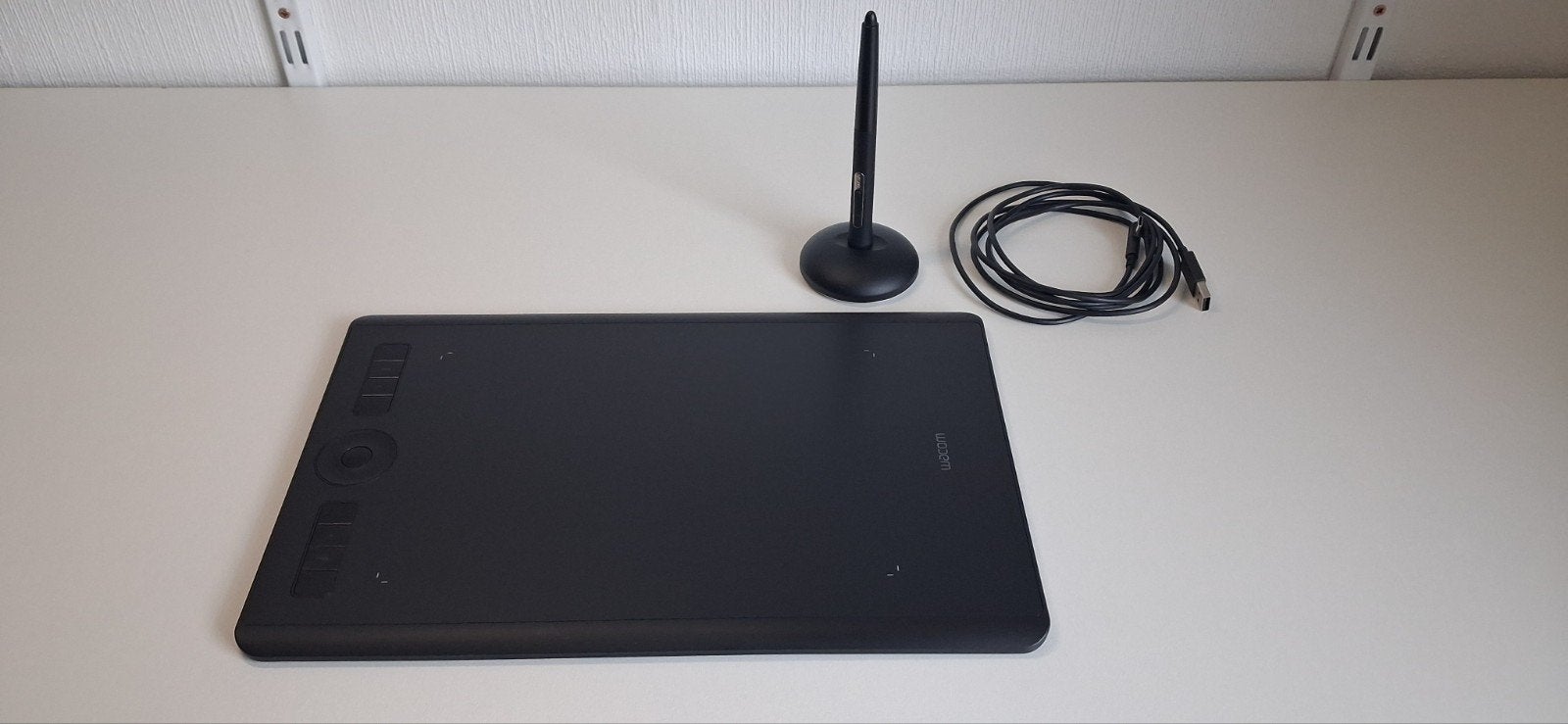 Wacom intuos pro medium tekentablet, Ophalen, Multi-touch, Zo goed als nieuw, Draadloos