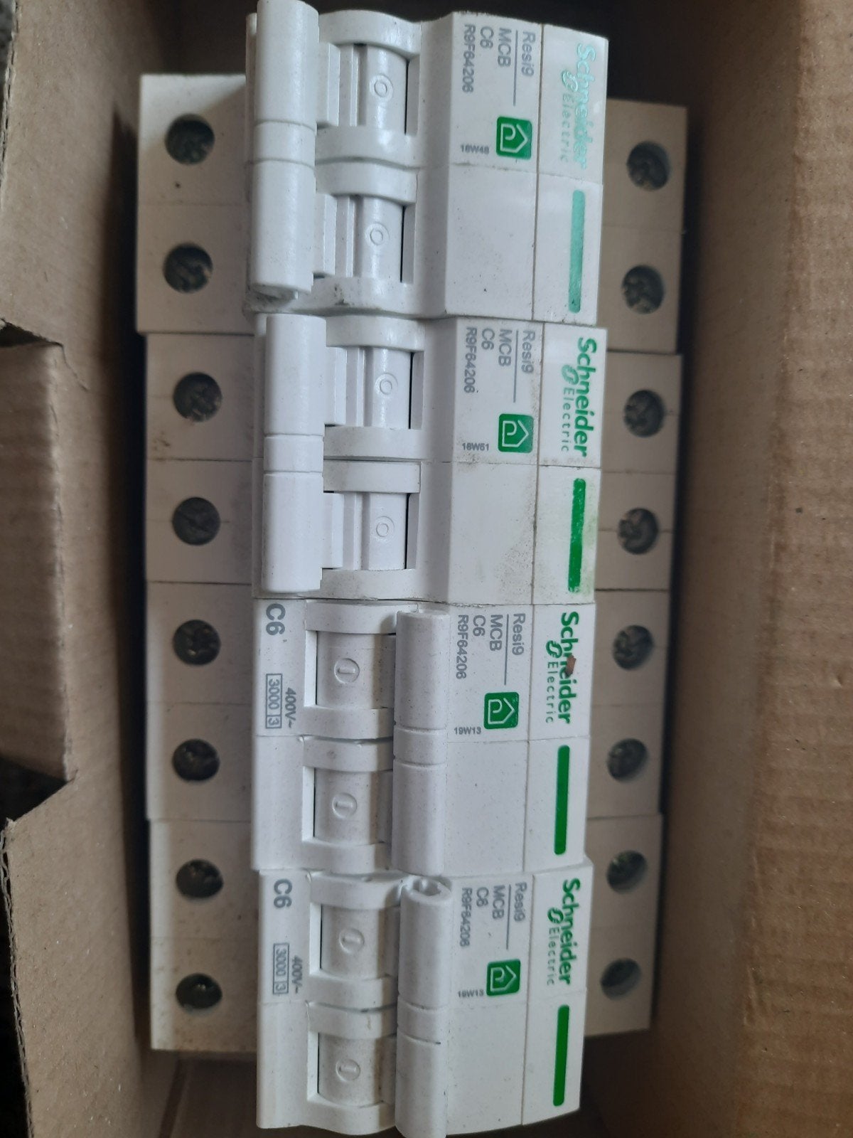 Auttomaten en verliestroom schneider. Ook aansluitrails, Doe-het-zelf en Bouw, Elektriciteit en Kabels, Ophalen of Verzenden, Nieuw