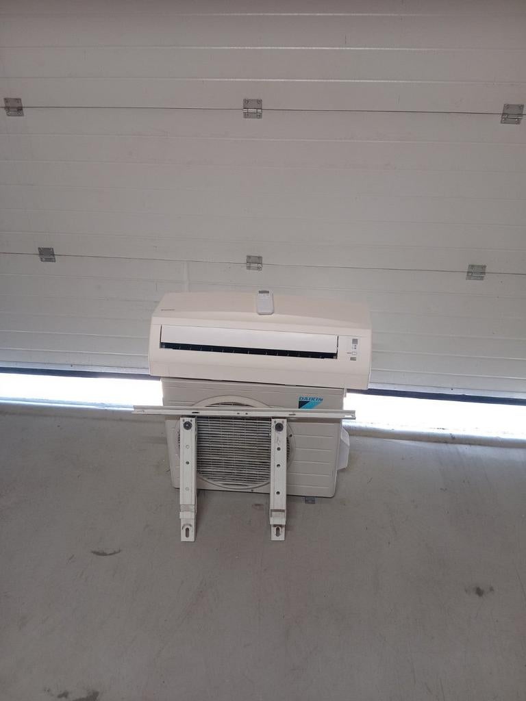 Airco split unit Daikin
3.5 kw
Koelen&verwarmen
A+++, Elektronische apparatuur, Airco's, Ophalen, Koelen en Ontvochtigen, Timer