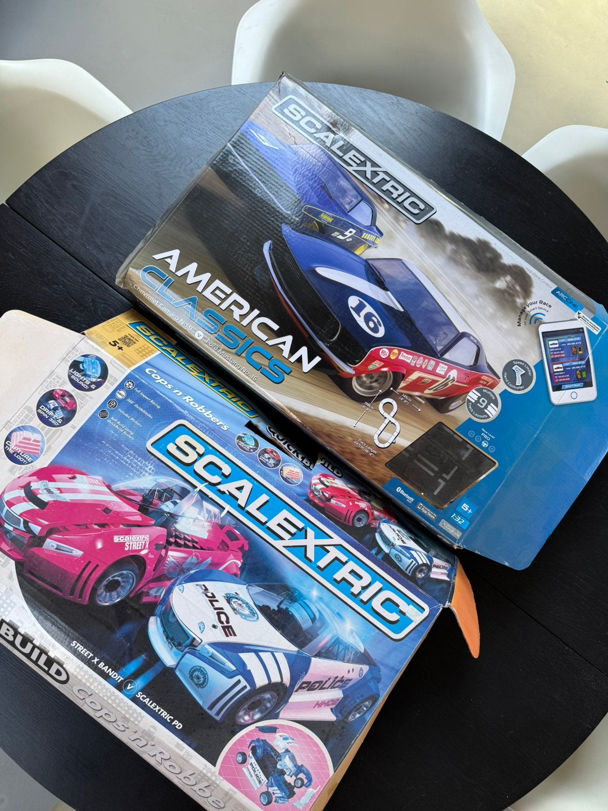 Scalextric (2 sets), Enfants & Bébés, Autres marques, Électrique, Enlèvement, À monter soi-même