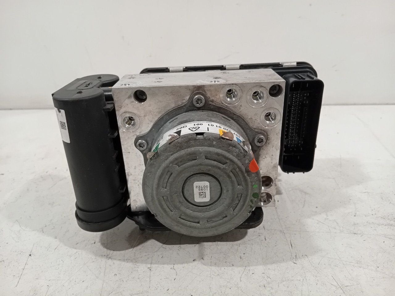 Compressor Mercedes-Benz EQ-Klasse, Onderdelen@venauto.nl, Van der Ven Autorecycling B.V., Ettenseweg 76, 4706 PB Roosendaal, The Netherlands