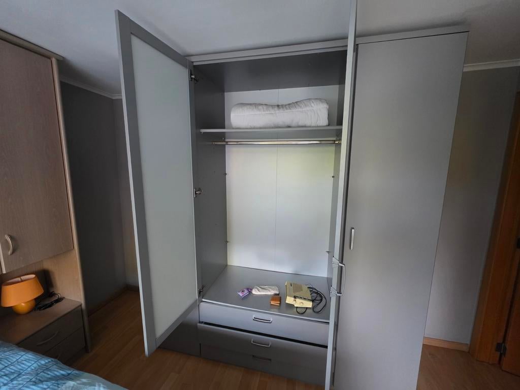 2 meubles à vendre pour une chambre à coucher, Ophalen