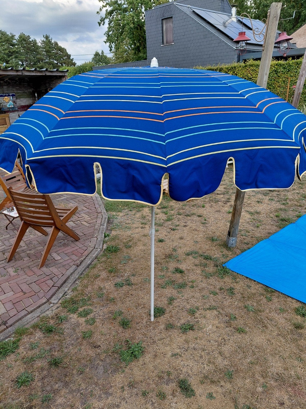 vintage parasol met kleurrijke strepen, Ophalen