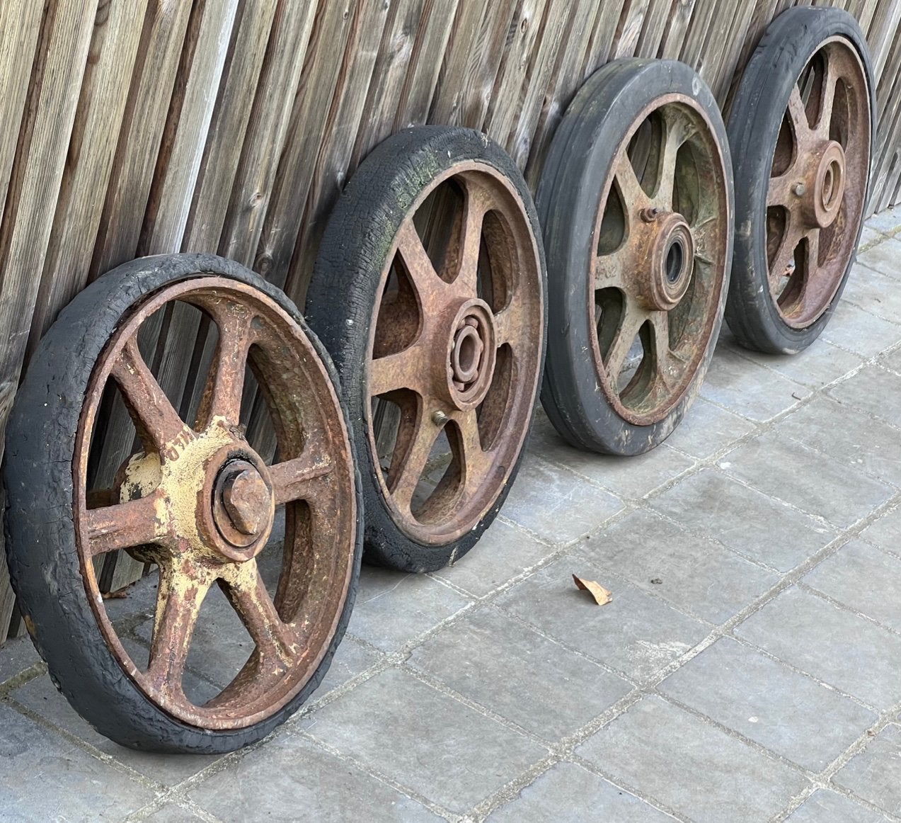 WW2  Universal Bren Carrier Wheel from Belgium Ardennes, Enlèvement