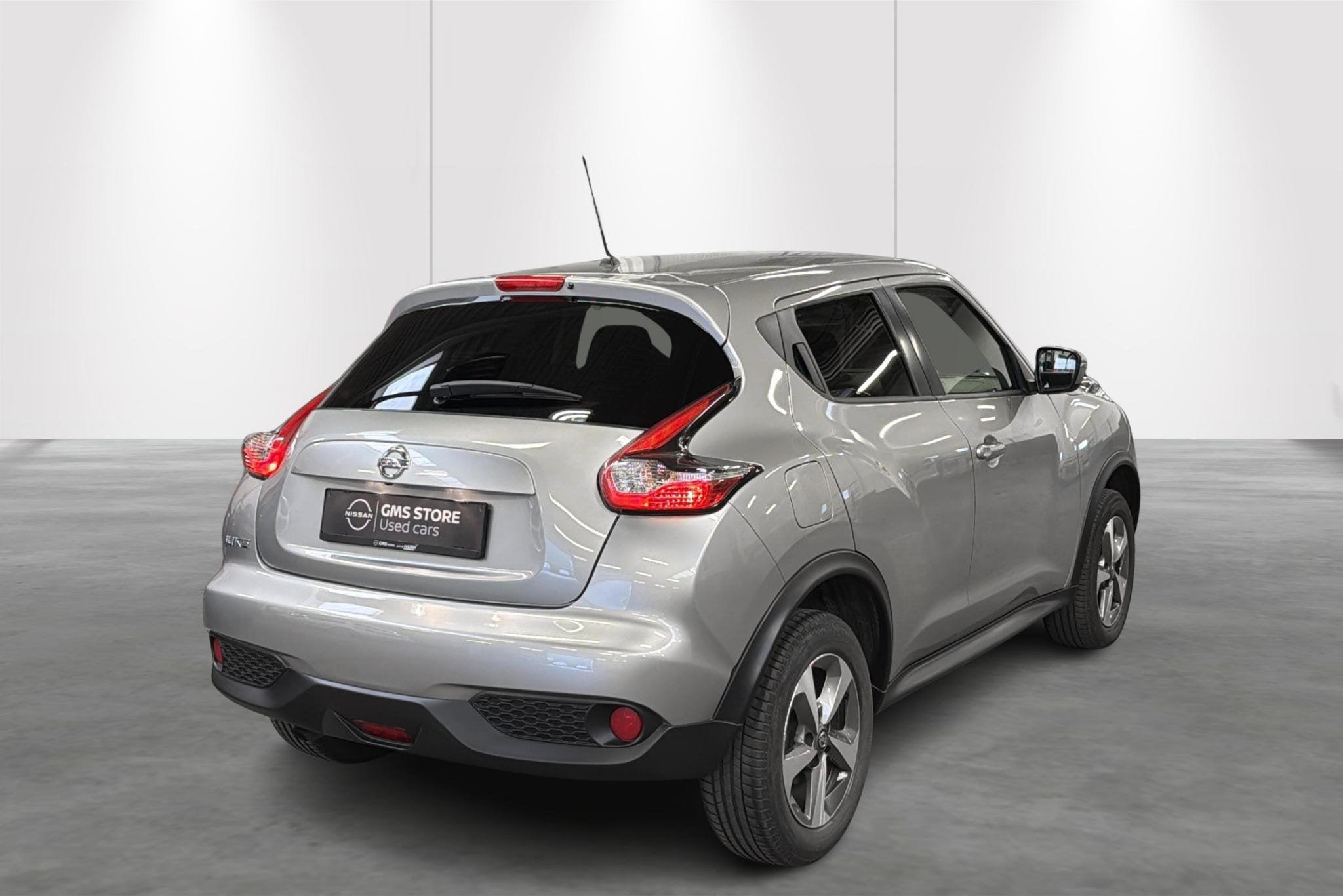 Nissan Juke 1.6-Automaat-Nieuwstaat-Airco-Camera-Gps, Auto's, Zwart, 4 cilinders, 1600 cc, Bedrijf