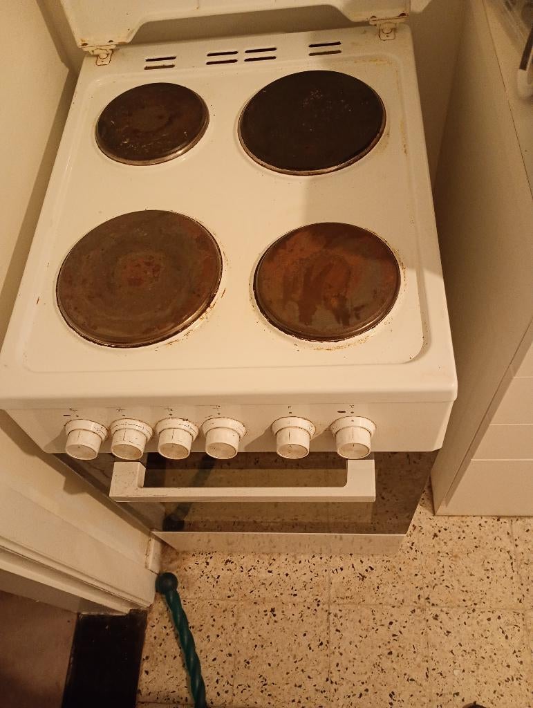 Beko kookfornuis met oven, Elektronische apparatuur, Fornuizen, Ophalen, Gebruikt, 4 kookzones, Energieklasse A of zuiniger