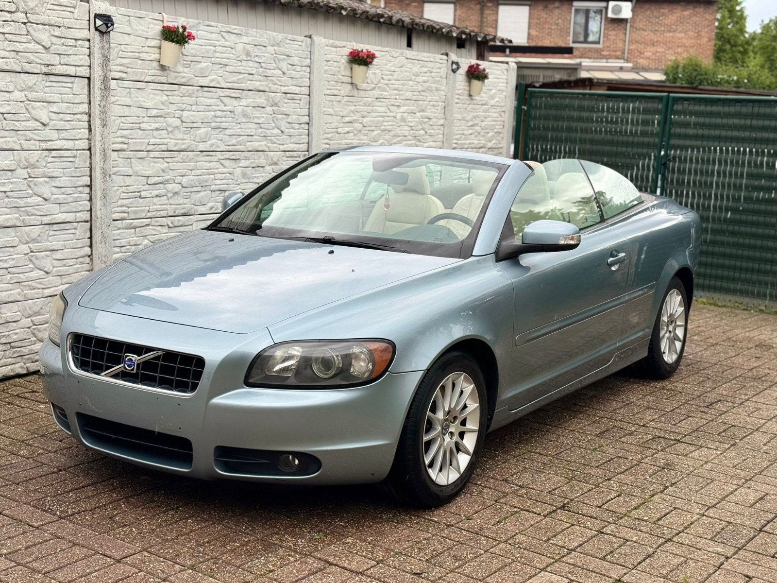 Volvo c70 2.0 diesel  138000km    Gekeurd, Voorwielaandrijving, C70, Beige, 4 cilinders
