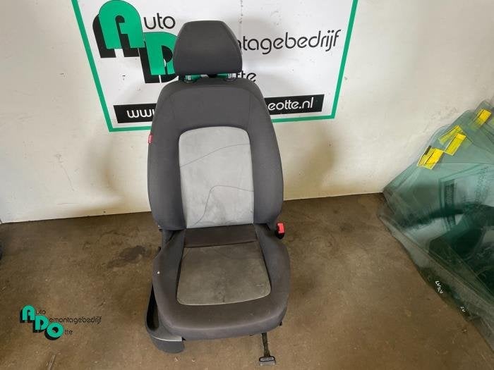 Siège droit d'un Seat Ibiza (Ibiza 08-), -, 3 mois de garantie, Utilisé, -