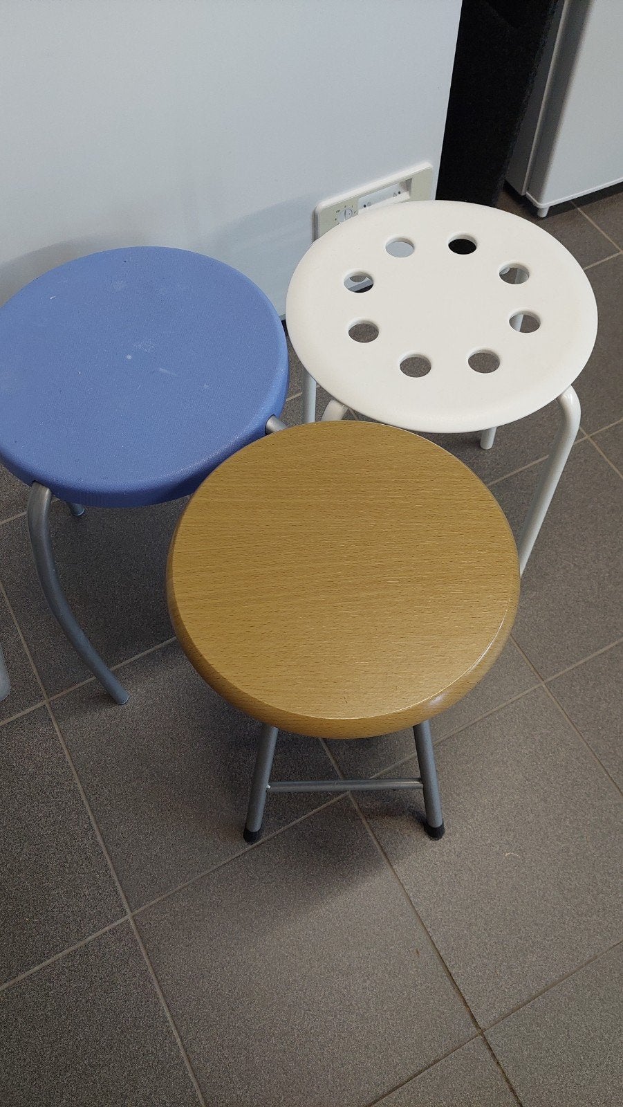3 tabourets