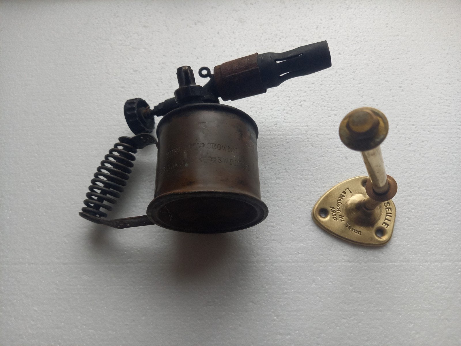 lot un porte savon de Marseille et lampe carbure, Ophalen of Verzenden
