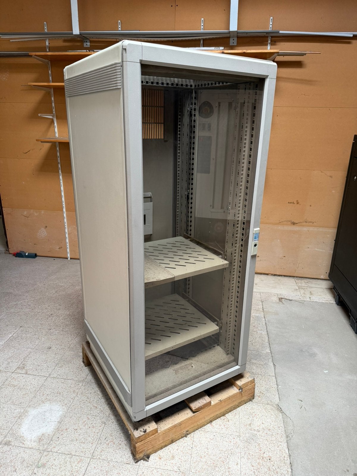 Rittal 19” Serverkast / Netwerkrack 27U – Plexi deur, Enlèvement, Reconditionné, Verre, Tôle d'acier